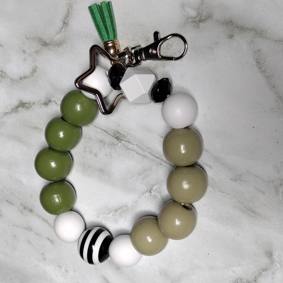 Handmade Wristlet Keychain - Picture 5 of 5